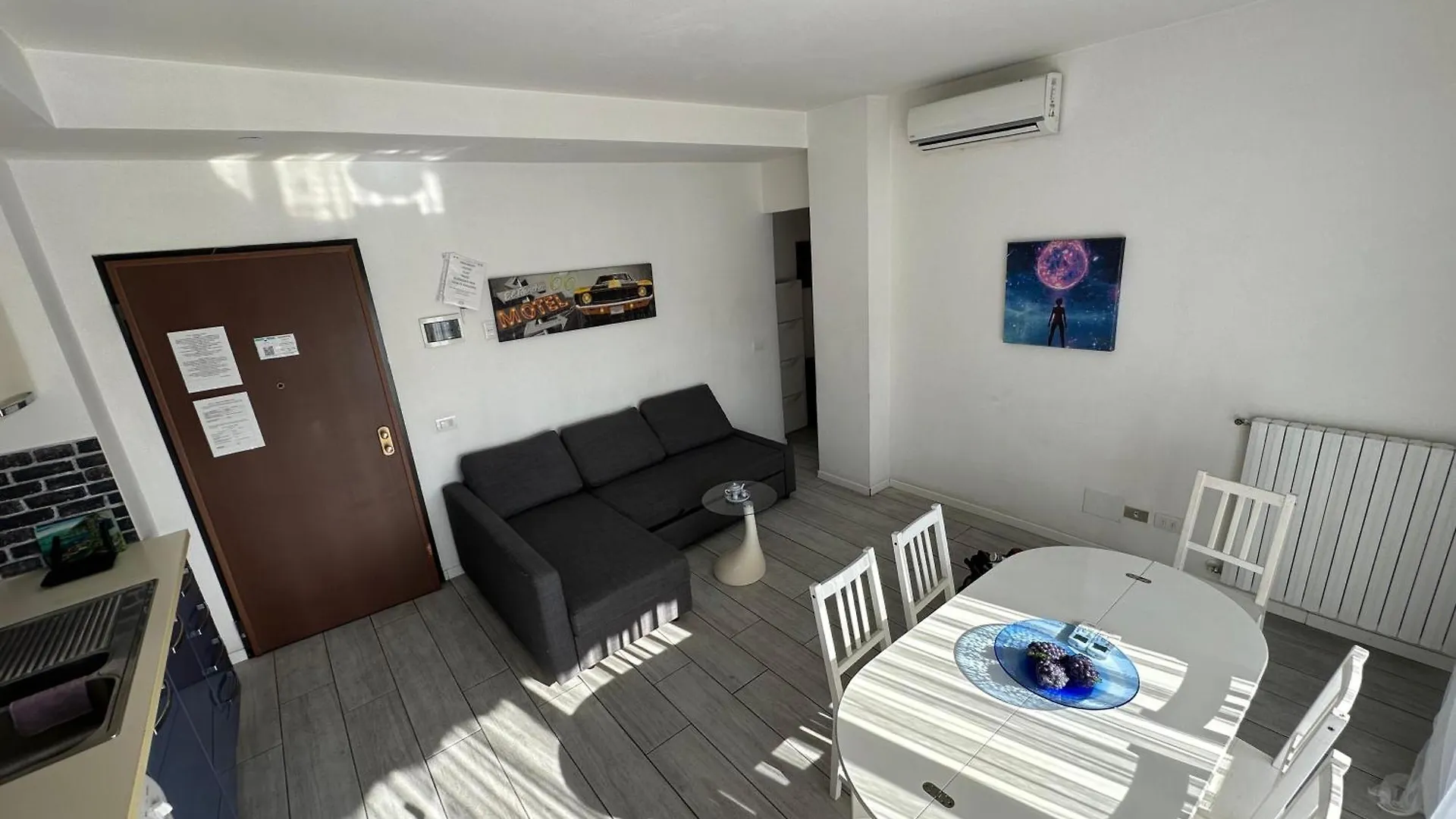 Sky Apartment Milan 0*,  Italy
